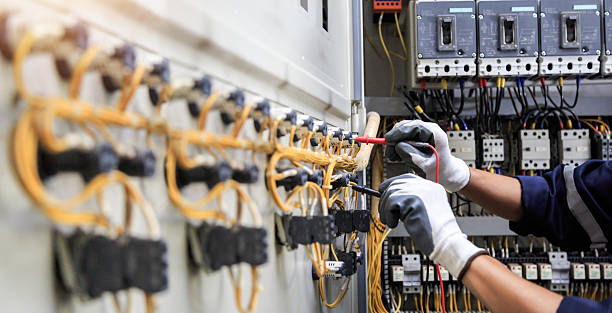Professional Electrician technician working in Hagerstown, IN